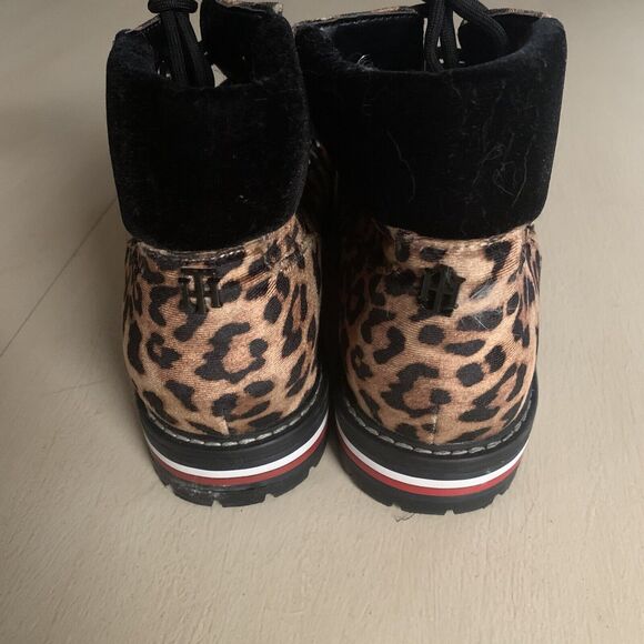 Tommy Hilfiger Icee 3 Leopard Cheetah Faux Fur Boots Hiking Ankle 10 Worn Once - Picture 6 of 11